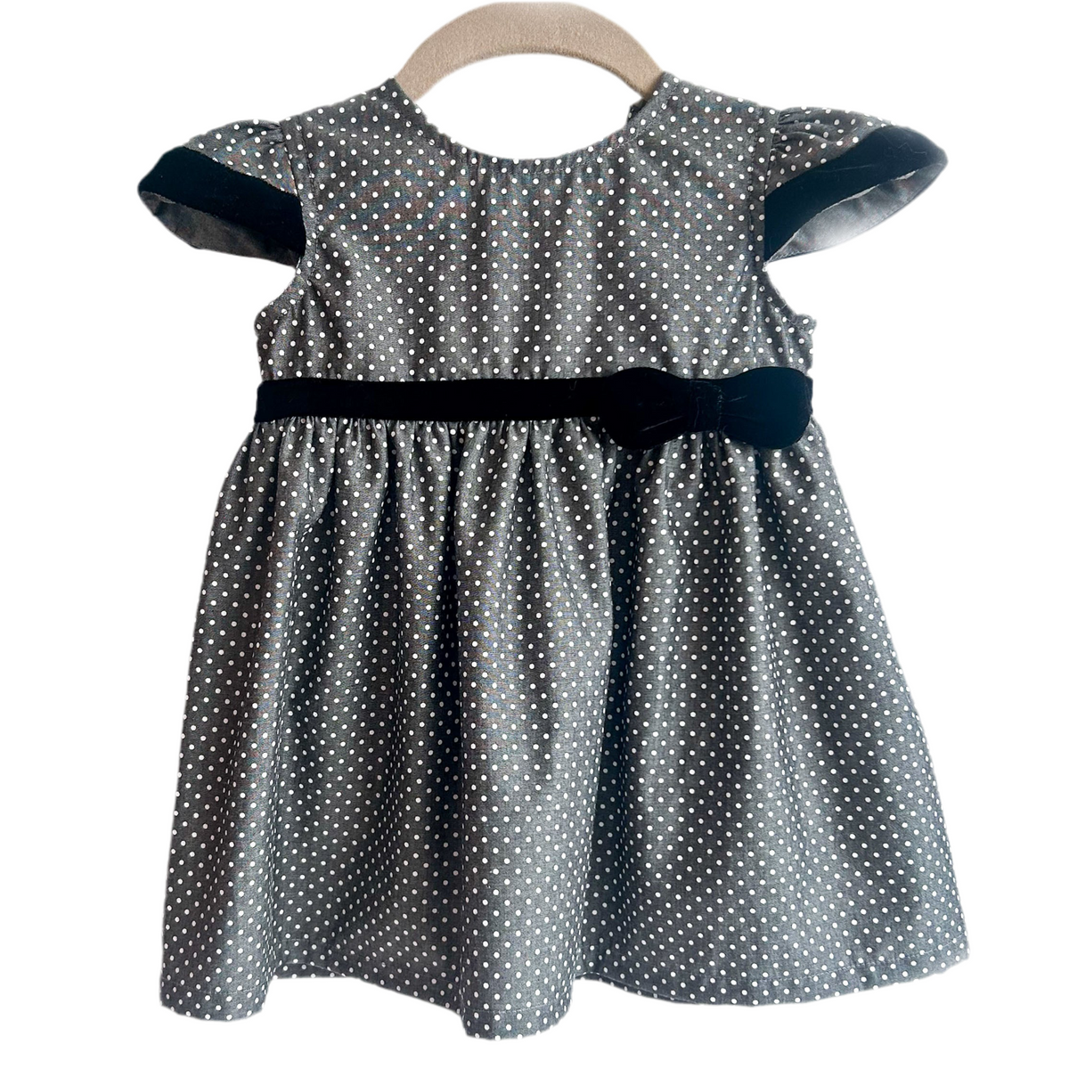 Vestido puntitos gris