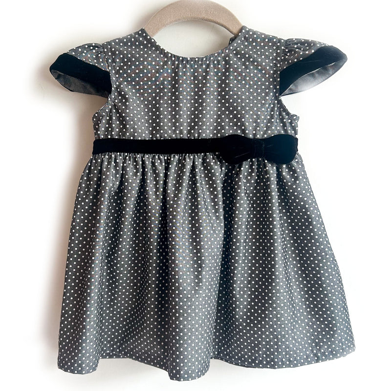 Vestido puntitos gris