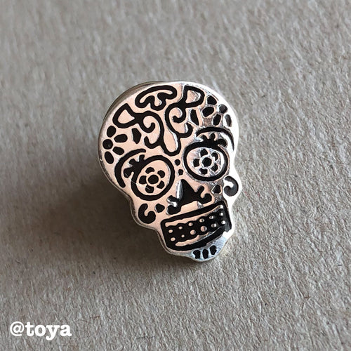 Calavera pin